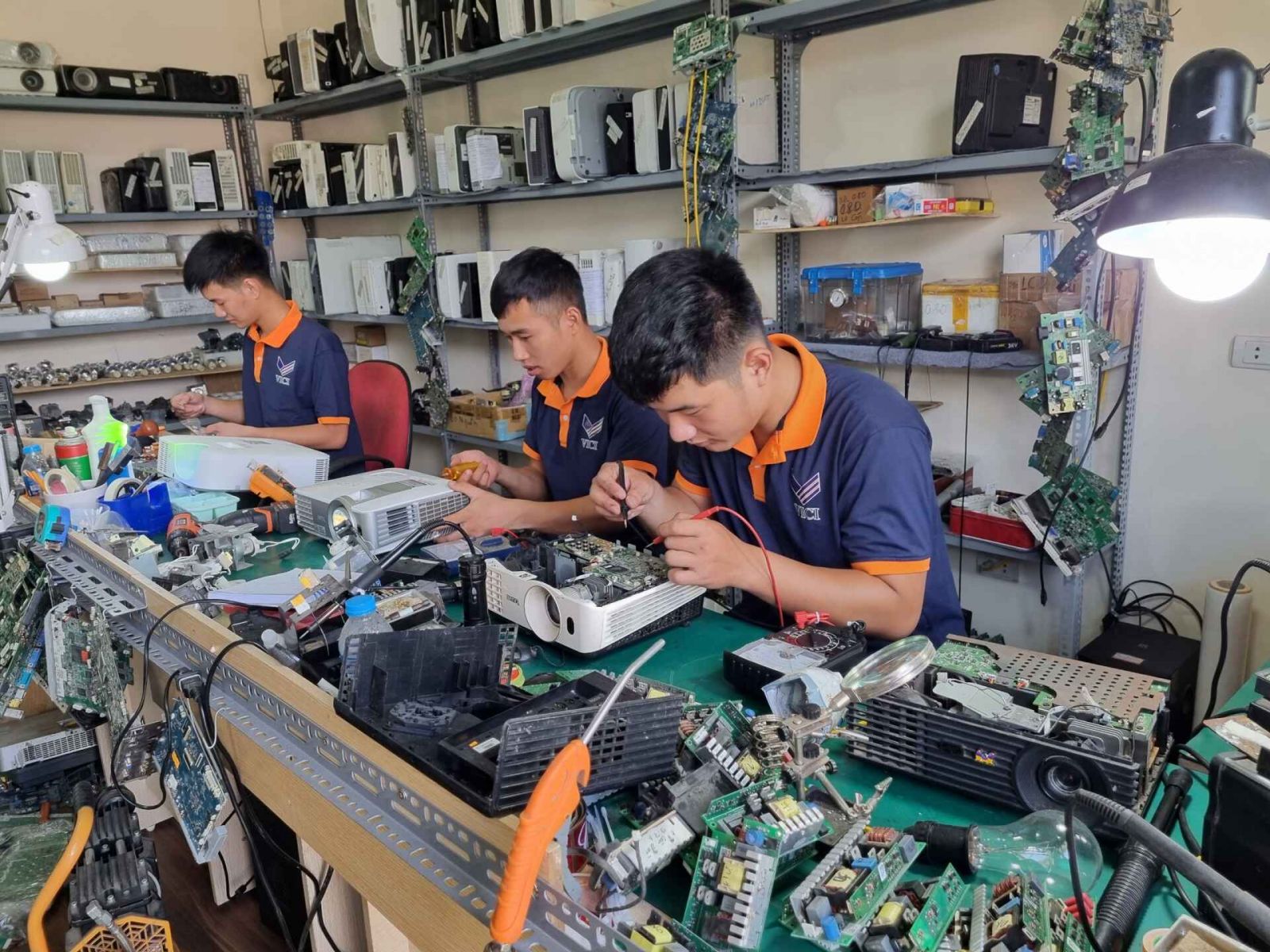 Trung tâm máy chiếu Vici thay thế bóng đèn chính hãng